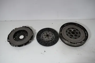Volant moteur bi-masse (kit d'embrayage) Fiat Doblo 1.6 Mjet 2015-2022