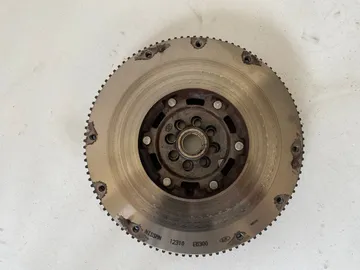 Volant moteur Nissan Pathfinder 2.5dCi 2004-2015