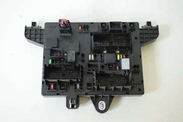 Boîte à fusibles Opel Astra 1.7 Cdti (J) 2009-2015