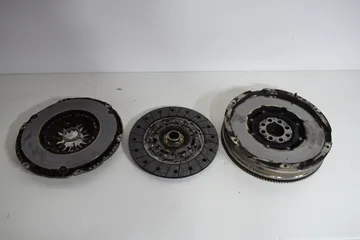 Volant moteur bi-masse (kit d'embrayage) Toyota Verso 1.6d 2009-2018